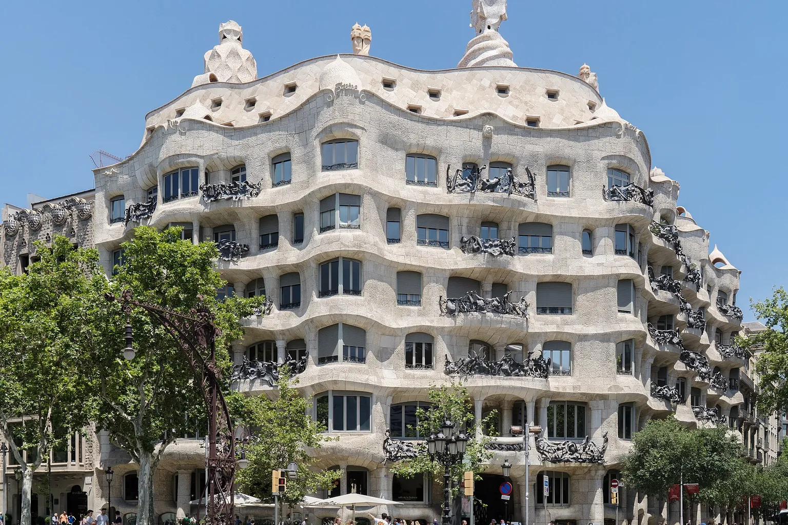 Casa Milà horaires : matin vs soir pour le contrôle des sacs