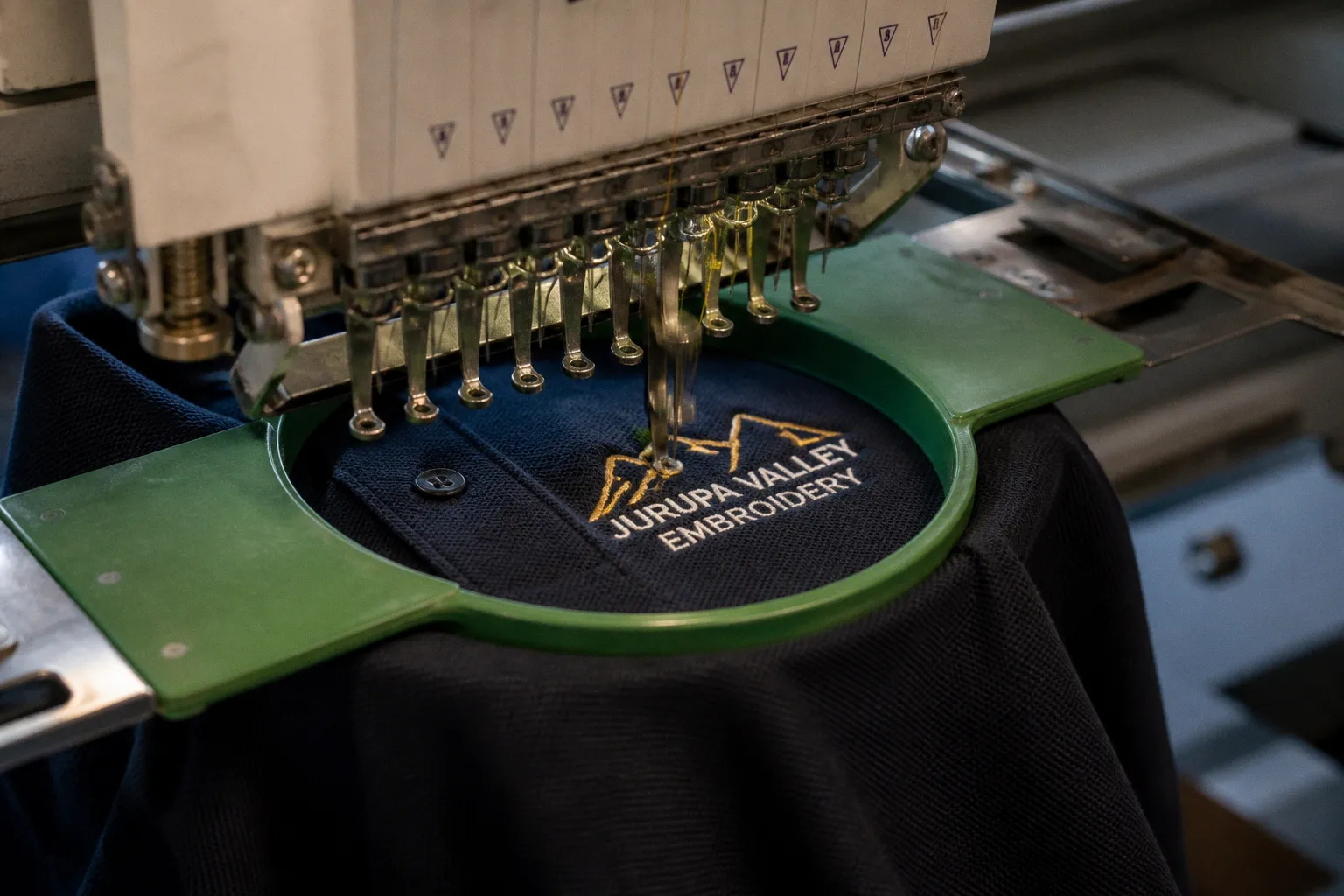 Comment Jurupa Valley Embroidery optimise la personnalisation textile pour les entreprises