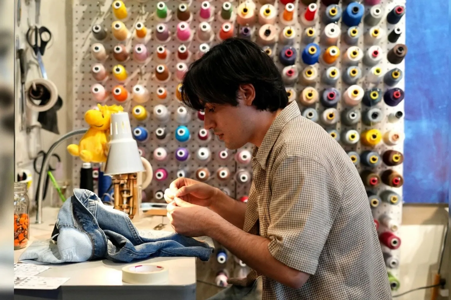 Comment les géants de la mode réapprennent la couture à la génération Z