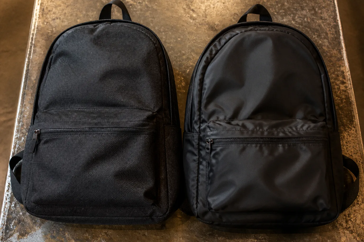 Sac à dos en polyester 600D ou nylon : le duel technique