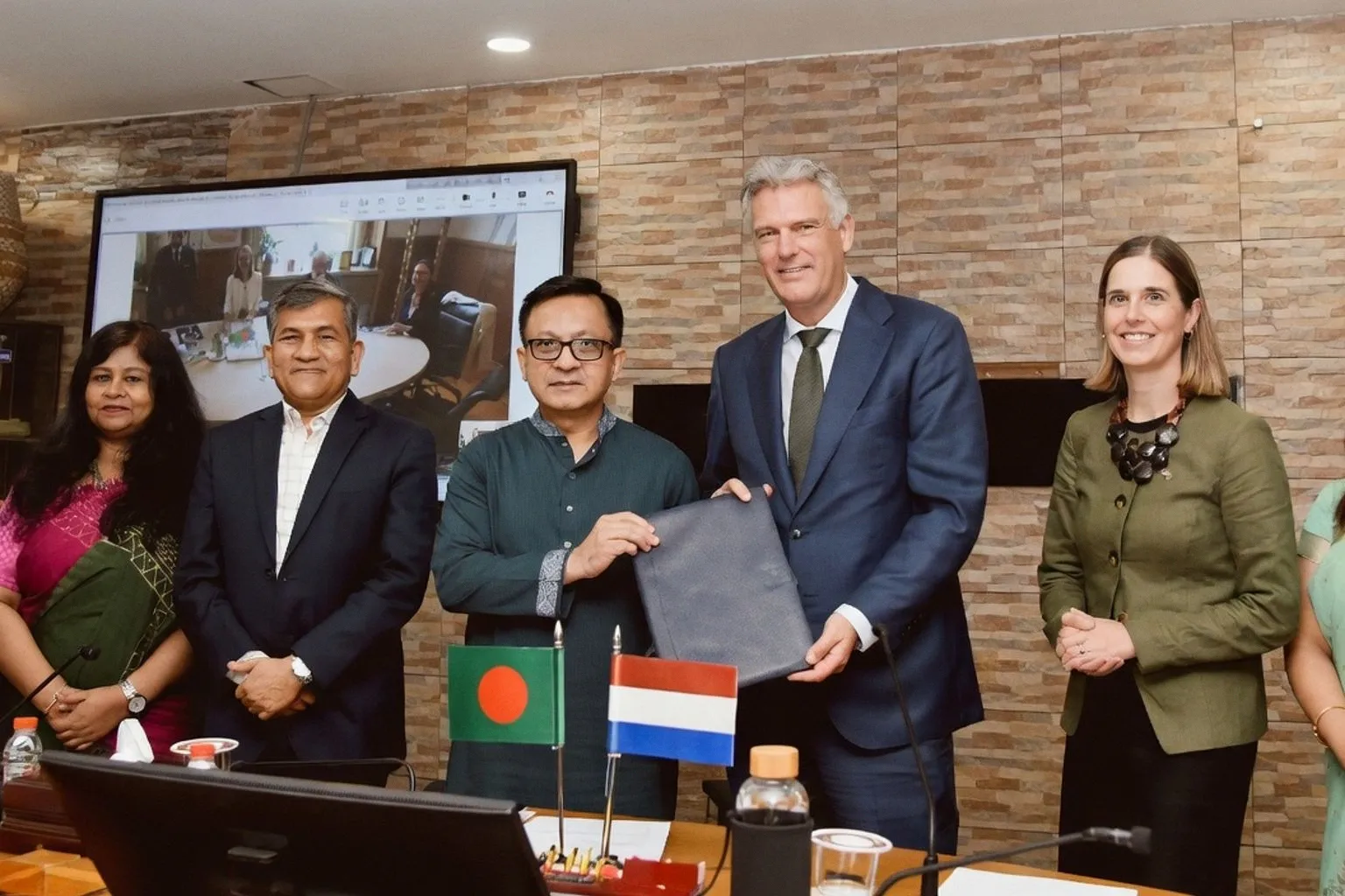 Textile durable : le Bangladesh et les Pays-Bas s'allient pour verdir la production